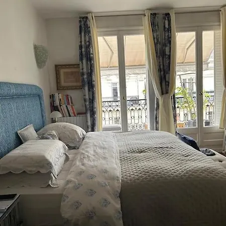 Au Coeur Du Triangle D'or Apartamento París